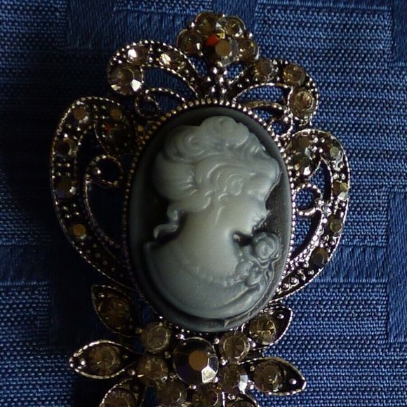 GOTH VICTORIAN VAMPIRE SILVER FAUX MARCASITE CRYSTAL BLUE CAMEO PIN BROOCH - Picture 4 of 11
